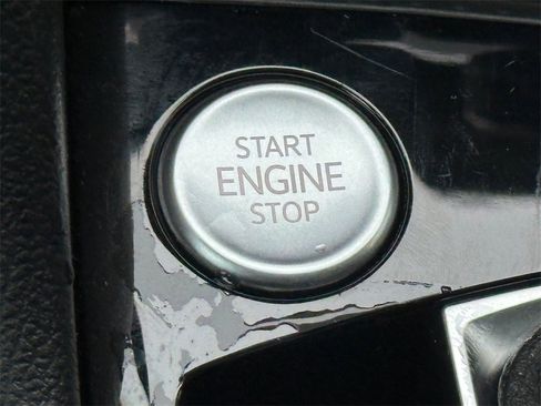 Used 2024 Volkswagen Taos SE image 30