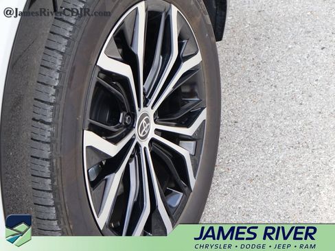 Used 2025 Toyota Crown Signia AWD/4WD image 39