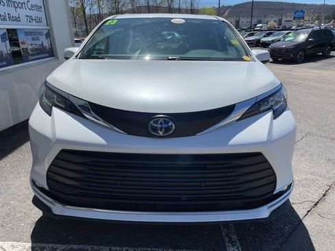 Used 2023 Toyota Sienna XLE w/ XLE Plus Package AWD/4WD image 7