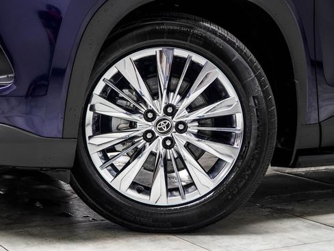 Used 2025 Toyota Grand Highlander AWD image 6