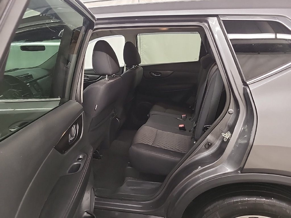 Used 2019 Nissan Rogue SV AWD/4WD image 9