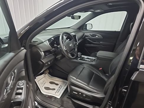Used 2023 Chevrolet Traverse LT w/ LT Premium Package AWD/4WD image 29