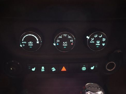 Used 2017 Jeep Wrangler Unlimited Sahara w/ Connectivity Group AWD/4WD image 22