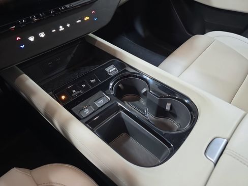 Certified 2025 Nissan Murano SV image 24