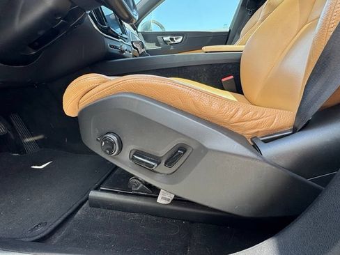 Used 2019 Volvo XC60 T5 Momentum w/ Premium Package AWD/4WD image 20