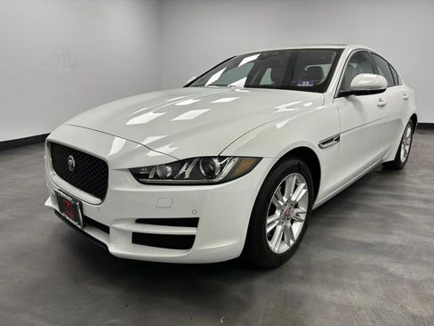 Used 2018 Jaguar XE Premium image 2