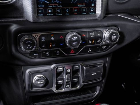 Used 2019 Jeep Wrangler Unlimited Sahara AWD/4WD image 24