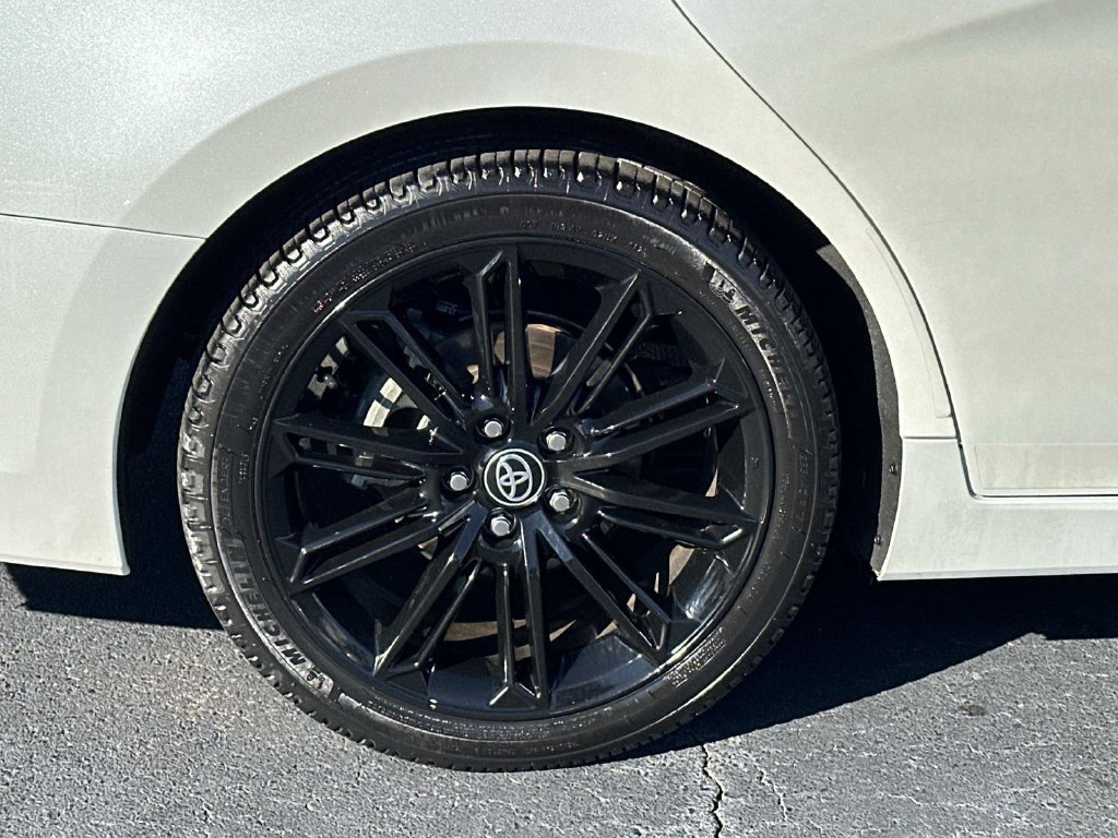 Used 2022 Toyota Avalon XSE FWD image 8