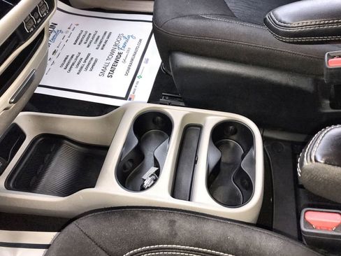 Used 2022 Chrysler Voyager LX image 20