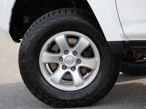 Used 2018 Toyota 4Runner SR5 Premium image 8