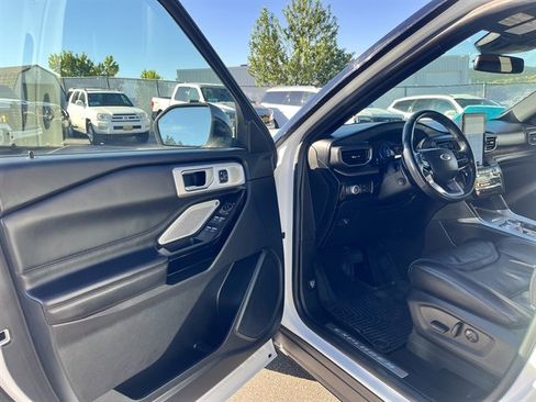 Used 2021 Ford Explorer Platinum AWD/4WD image 12