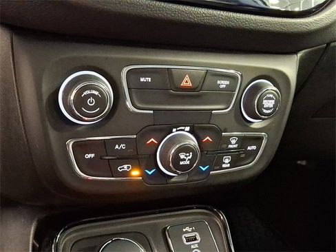 Used 2020 Jeep Compass Latitude image 17