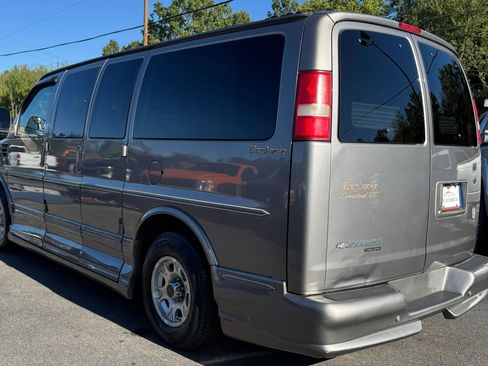 Used 2008 Chevrolet Express 1500 w/ Preferred Equipment Group RWD image 5