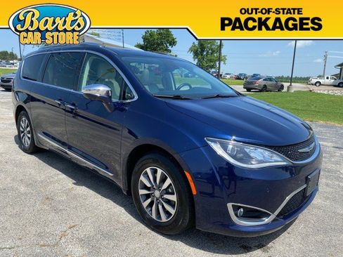 Used 2020 Chrysler Pacifica Limited w/ Advanced Safetytec Group FWD image 2