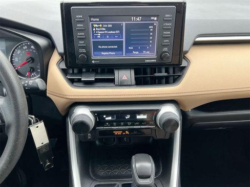 Used 2022 Toyota RAV4 LE image 28