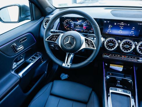 New 2026 Mercedes-Benz GLB 250 4MATIC image 14
