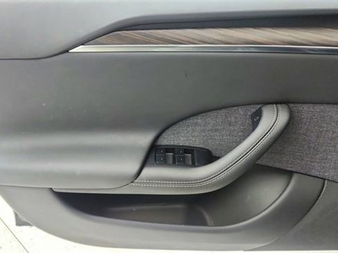 Used 2023 Tesla Model S Standard Range image 33