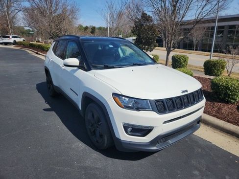 Used 2021 Jeep Compass Latitude image 3