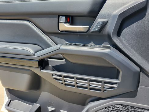 Certified 2025 Toyota 4Runner Limited AWD/4WD image 19