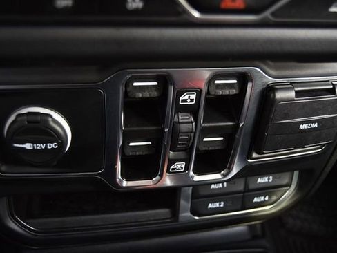 Used 2024 Jeep Wrangler Sahara image 16