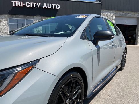 Used 2022 Toyota Corolla SE FWD image 2