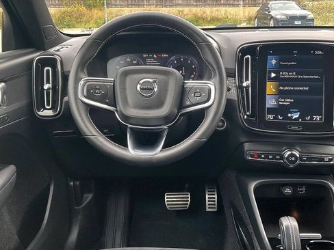 Used 2021 Volvo XC40 T5 R-Design w/ Climate Package image 5