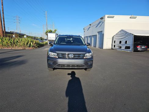 Used 2020 Volkswagen Tiguan SE image 2