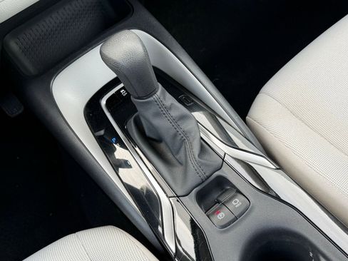 Used 2020 Toyota Corolla LE image 19