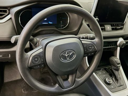 Used 2025 Toyota RAV4 XLE image 18