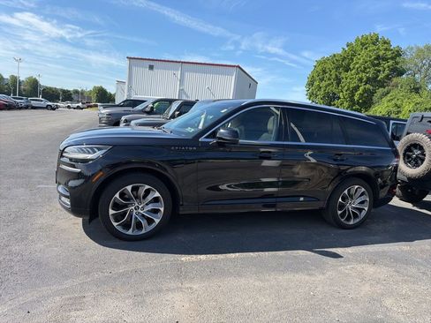 Used 2021 Lincoln Aviator Grand Touring w/ Elements Package Plus AWD/4WD image 3