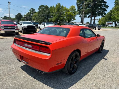 Used 2009 Dodge Challenger SRT8 w/ SRT Option Group II RWD image 5