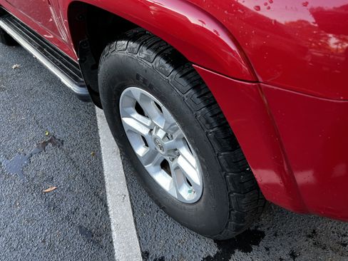 Used 2014 Toyota 4Runner SR5 image 11