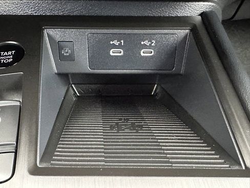 Certified 2025 Nissan Kicks SR image 36