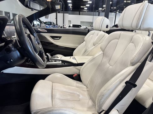 Used 2015 BMW M6 Convertible image 9