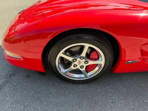 Used 2004 Chevrolet Corvette Coupe RWD image 26
