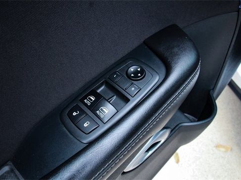 Used 2018 Dodge Challenger SXT image 13