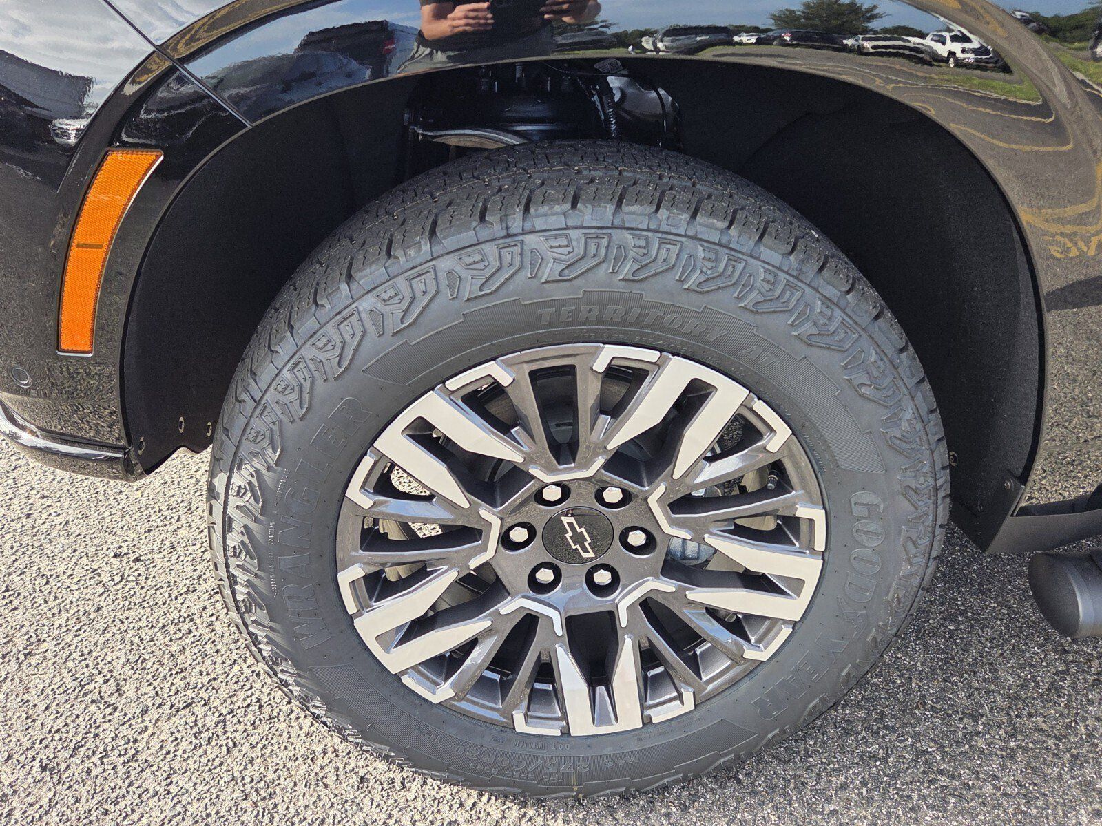 New 2026 Chevrolet Suburban Z71 w/ Z71 Off-Road Package AWD/4WD image 4