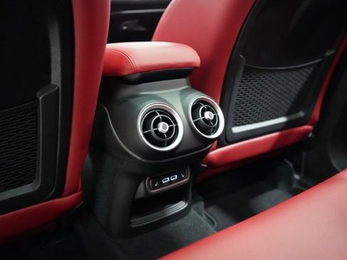 Used 2024 Alfa Romeo Stelvio Veloce image 30