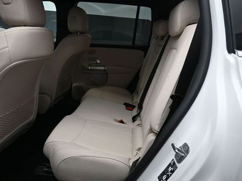 Used 2025 Mercedes-Benz GLB 250 4MATIC w/ Exclusive Package image 20