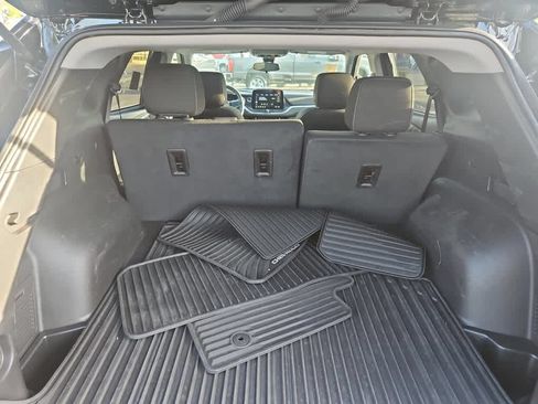 Used 2025 Chevrolet Blazer LT FWD image 8