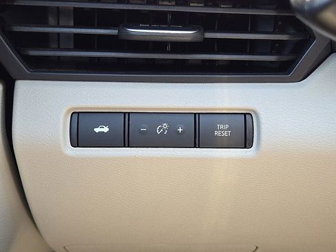 Used 2025 Nissan Altima 2.5 SV FWD image 23