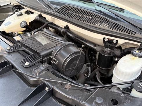 Used 2011 Chevrolet Express 2500 RWD image 39