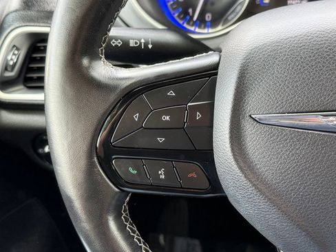 Used 2020 Chrysler Pacifica Touring w/ S Appearance Package FWD image 36