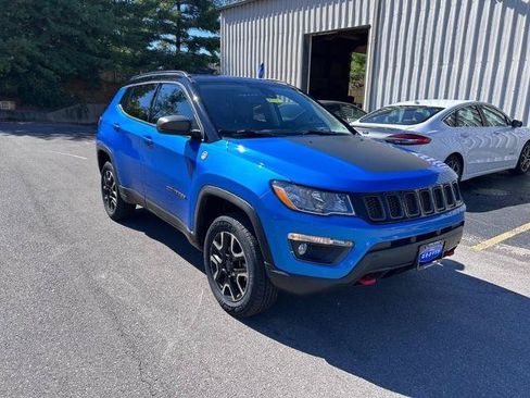 Used 2021 Jeep Compass Trailhawk w/ Sun and Sound Group AWD/4WD image 3
