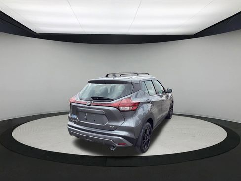 Used 2024 Nissan Kicks SV w/ Interior Electronics Package FWD image 8