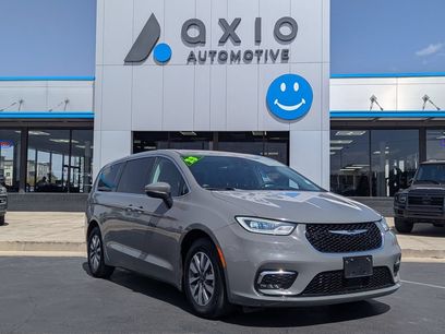 Used 2023 Chrysler Pacifica Touring-L