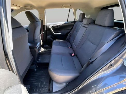 Used 2022 Toyota RAV4 LE FWD image 17