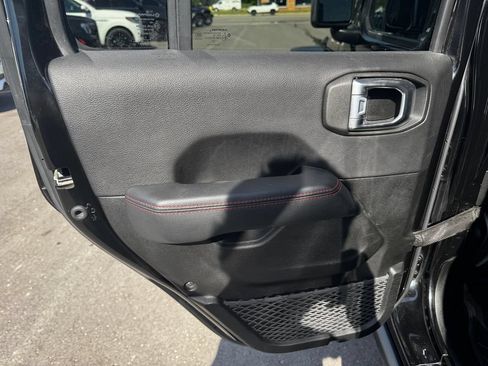 Used 2023 Jeep Wrangler Unlimited Rubicon w/ Cold Weather Group AWD/4WD image 40