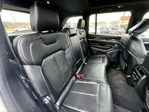 Used 2023 Jeep Grand Cherokee Overland image 16