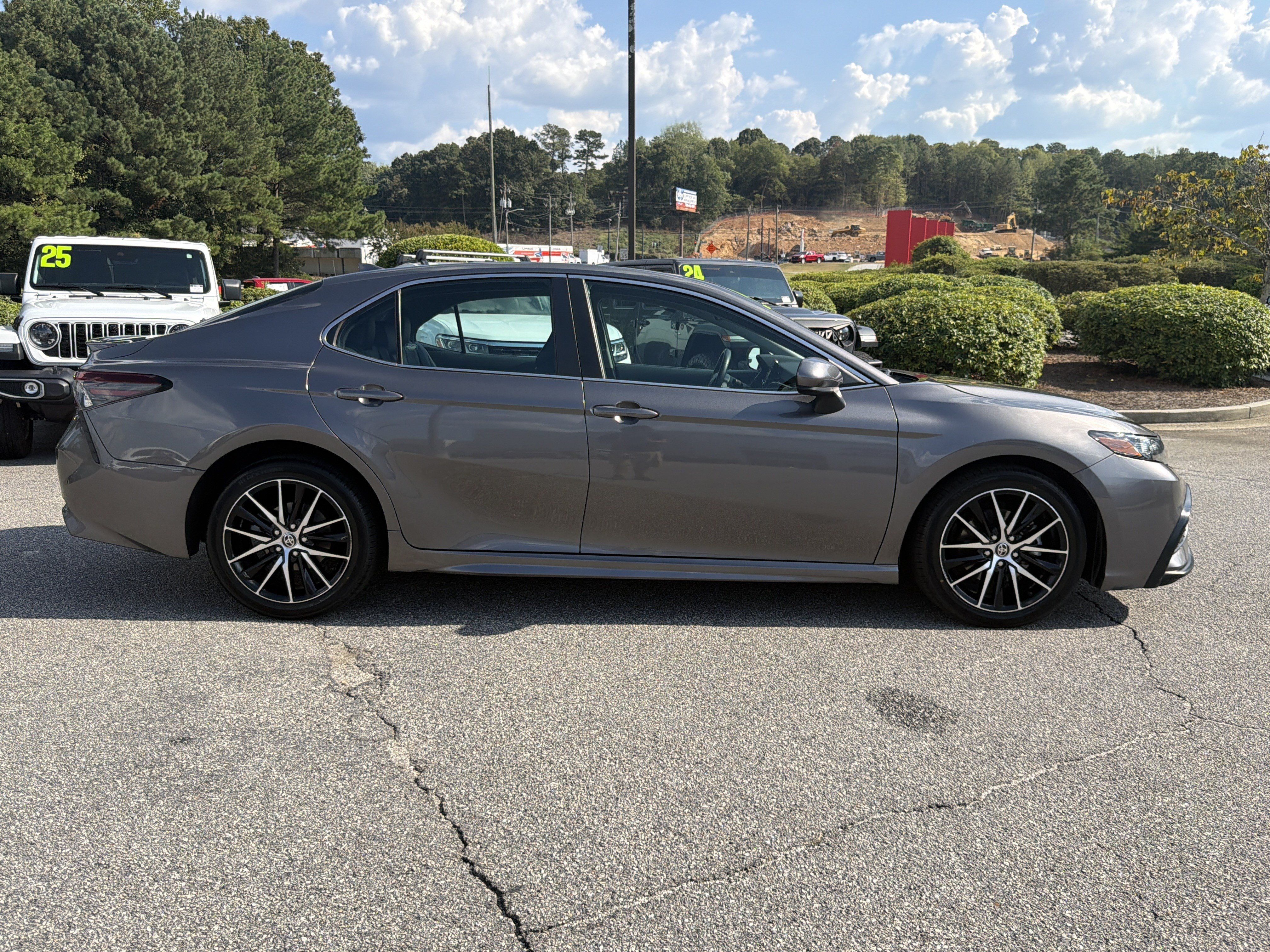 Used 2021 Toyota Camry SE FWD image 18